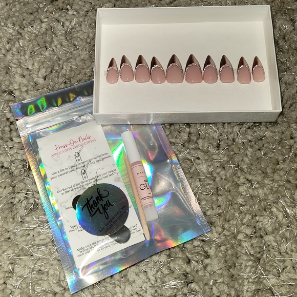 Espresso Reusable Press On Nails - Size: L/Medium Length Stiletto - Picture 2 of 4